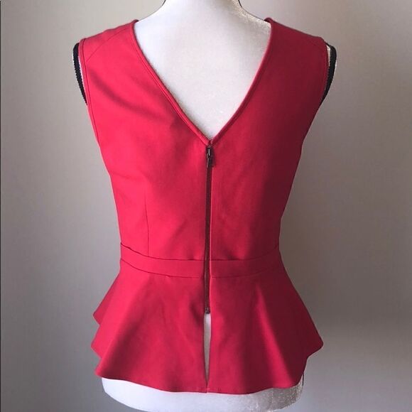 ❤️BCBGMaxAzria red peplum top with lace and back zipper size small - Picture 3 of 6